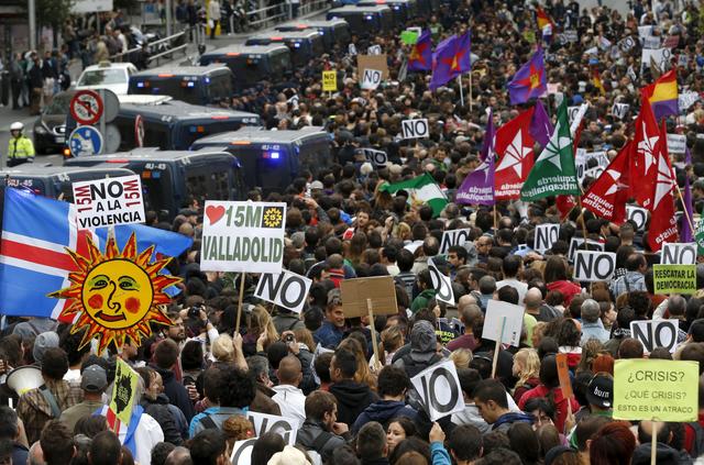 Más de mil policías antidisturbios estaban desplegados en la zona del Congreso, en Madrid, España.