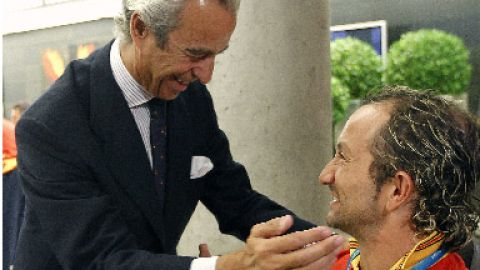 El Director General de Relaciones Externas y Patrocinios de Telefónica, Francisco de Bergia, durante el encuentro con los campeones paralímpicos de los Juegos de Londres 2012.