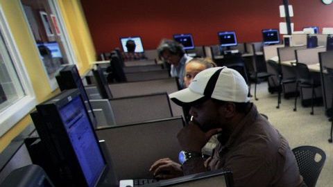 Los centros de ayuda a personas en desempleo son parte de los subsidios del Gobierno de EEUU.