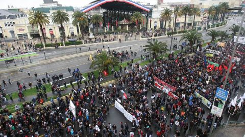 Los estudiantes marcharon por la Alameda de Santiago de Chile y se enfrentaron con el Cuerpo de Carabineros.