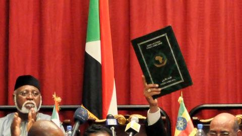 Salva Kiir de Sudán del Sur y Omar Al Bashi de Sudán firmaron los acuerdos con la mediación de la Unión Africana.