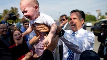 Mitt Romney cumple una intensa campaña presidencial en Virginia.
