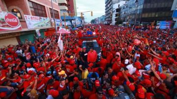 Una caravana electoral del presidente venezolano, Hugo Chávez, en la ciudad de Maturín, Estado Monagas, Venezuela.
