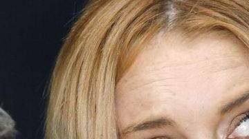 Lindsay Lohan discutía con un hombre sobre las fotos de un celular.