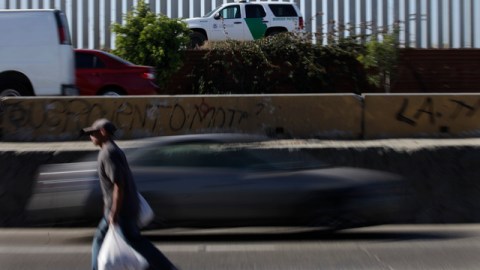 El incidente ocurrió a unas cinco millas al norte de la frontera con México.