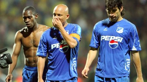 Los jugadores de Millonarios salen cabizbajos luego de la humillante derrota de 8-0 frente al Real Madrid a mediados de la semana anterior.
