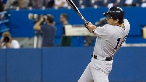 El veterano Eric Chávez conectó jonrón solitario ayer en el triunfo de los Yankees 9-6 ante los  Azulejos de Toronto, que estuvieron en ventaja de 5-1.