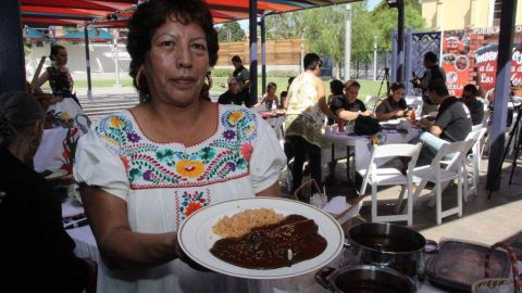 El mole de México tiene su día en Los Angeles, el 7 de octubre.
