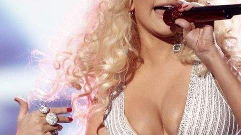 Christina Aguilera  dijo que estaba cansada de ser un "palillo" y que debido a sus raíces ecuatorianas no es una mujer "flaca, de ojos azules".