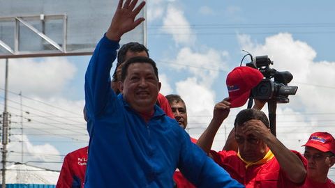 El presidente de Venezuela y candidato a la reelección, Hugo Chávez (c), participa  en un acto de campaña en la ciudad de Sabaneta, estado Barinas.