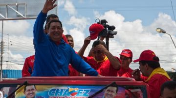 El presidente de Venezuela y candidato a la reelección, Hugo Chávez (c), participa  en un acto de campaña en la ciudad de Sabaneta, estado Barinas.