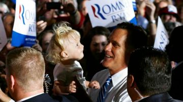 El candidato Republicano a la presidencia Mitt Romney asistió a un acto de campaña en el museo Wings Over the Rockies Air and Space en Denver el 1o. de octubre de 2012.