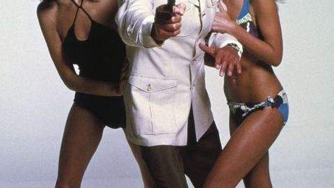 Lo único que no ha cambiado es que, sin importar el papel que tienen las chicas Bond, deben ser indiscutiblemente hermosas.