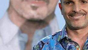 Bosé detesta especialmente a los aduladores y a los reporteros demasiado indiscretos.