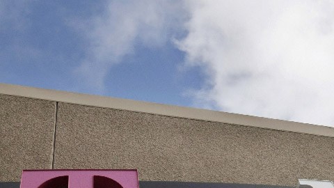 Deutsche Telekom será propietaria del 74 % de la nueva empresa, que mantendrá el nombre de T-Mobile USA, en tanto que los accionistas de MetroPCS se harán con el 26 % restante y recibirán $1,500 millones en efectivo.