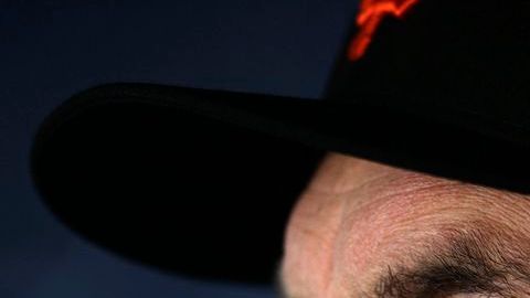 Bruce Bochy, manager de Gigantes, mantiene incertidumbre sobre la rotación de su equipo en playoffs.