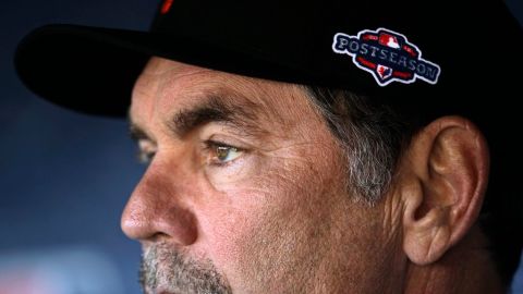 Bruce Bochy, manager de Gigantes, mantiene incertidumbre sobre la rotación de su equipo en playoffs.