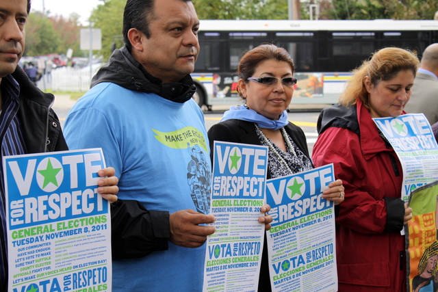 Campaña 'Vote For Respect', organizada por la Mesa de Participación Cívica de Long Island.