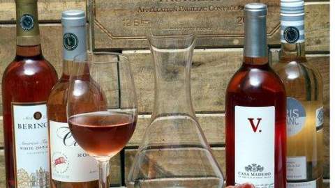 Prepara un delicioso coctel con vino rosado este fin de semana.