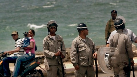 Un informe revela que más de 500 policías y militares han sido destituidos.