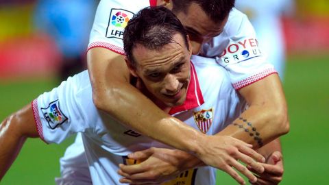 El medio del Sevilla, Piotr Trochowski, será operado de la rodilla en Estados Unidos.