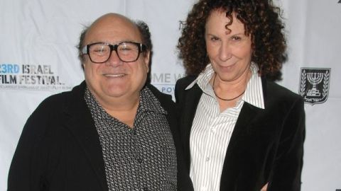 DeVito y Perlman se casaron en 1982 y tienen tres hijos adultos.