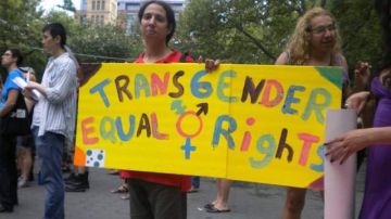 Transexuales participan en una protesta en Jackson Heights, para  velar por sus derechos.  El problema principal que afronta ese colectivo es la violencia.