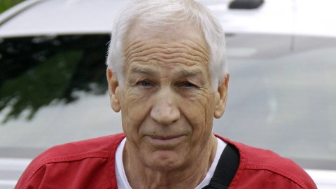 Jerry Sandusky al llegar a la corte de Bellefonte.