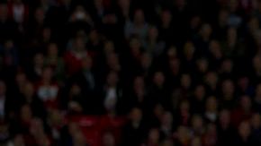 El central serbio Nemanja Vidic, se queda en el Manchester United, pese a lesión.