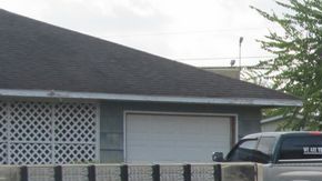 El dueño de una casa baleó a dos sospechosos que pretendían entrar a robar a su propiedad, en el este de Houston.