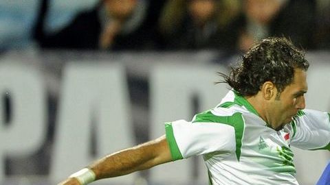 Kaká y otras estrellas de Brasil salieron inspirados para golear a Irak, cuyo entrenador es el brasileño Zico.