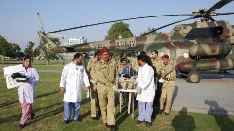 Malala fue trasladada desde el hospital a bordo de un helicóptero, que tomó 25 minutos en llegar.