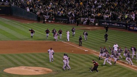 Tigres de Detroit disputará la serie de Campeonato en la Americana. Se impuso en cinco juegos a Atléticos de Oakland.