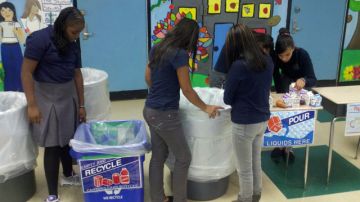 La cafetería de la escuela 52  es un "laboratorio ambiental", donde los estudiantes aprenden la importancia de reciclar.