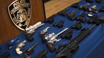Estas son algunas de las armas incautadas a los traficantes ilegales en Harlem.