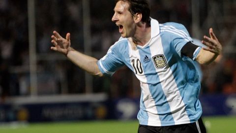 Lionel Messi, ganador del Balón de Oro 2011. 32 jugadores están al acecho.
