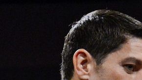 Paul Ryan (i), y Joe Biden se miran durante el debate celebrado el jueves en la universidad Centre College de Danville, Kentucky.