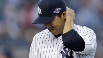 El japonés Hiroki Kuroda hizo lo que pudo ayer, pero la ofensiva de los Yankees siguió sin despertar y ahora viajan a Detroit con desventaja de 0-2 en la serie.