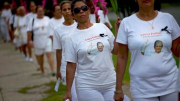 Integrantes del grupo Damas de Blanco marcharon por la 5ta Avenida de la capital cubana para conmemorar un año del fallecimiento de Pollán.