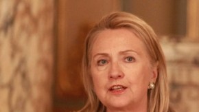 La secretaria de Estado de los EEUU, Hillary Clinton, ante la prensa en el Palacio de Gobierno en Lima (Perú), ayer.