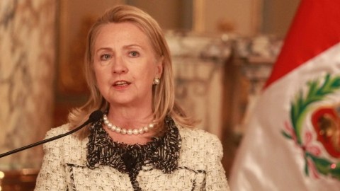 La secretaria de Estado de los EEUU, Hillary Clinton, ante la prensa en el Palacio de Gobierno en Lima (Perú), ayer.