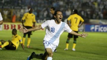 Carlos Figueroa celebra un gol de Guatemala en el triunfo ante Jamaica en la pasada jornada eliminatoria de la Concacaf.