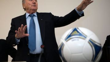 El presidente de la FIFA Joseph Blatter mediará en el caso de los jugadores cubanos que desertaron en Canadá durante el encuentro de las eliminatorias.