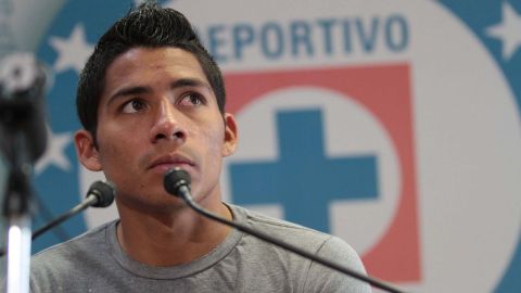 Javier Aquino sueña con jugar en Europa, pero con calma espera terminar su contrato con Cruz Azul.