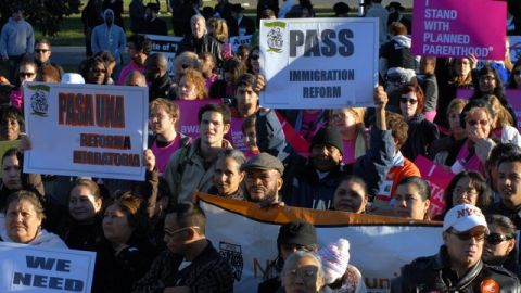 Los hispanos también se hicieron presentes a la hora de protestar.