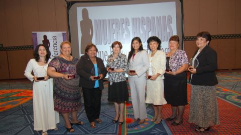 Ashley Cisneros, Janet Pérez Eckles y Nancy Ellis, fueron premiadas, en el 2011, con el Premio Mujeres Hispanas que hacen la diferencia, por destacarse en sus respectivas empresas.