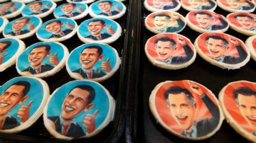 Galletas con la imagen de Barack Obama y Mitt Romney se venden en la pastelería Oakmont en Filadelfia.