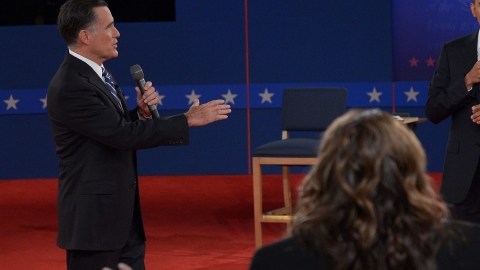 El segundo debate de la campaña electoral de 2012 entre el presidente demócrata Barack Obama (der.) y el candidato republicano Mitt Romney.