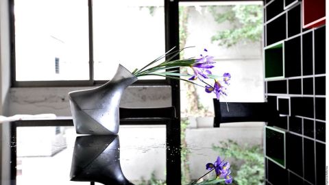 Un florero también puede ser una jarra. Usa tu imaginación para dar otro uso a los objetos de casa.