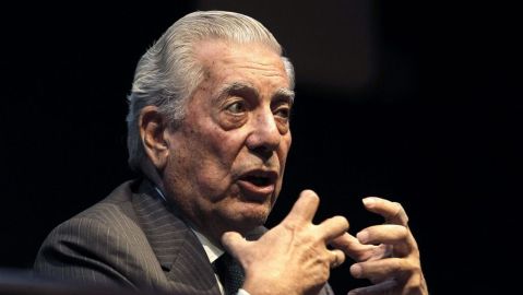 Mario Vargas Llosa tachó de canallas y aburridos a aquellos que firmaron con su nombre 2 artículos publicados en internet.